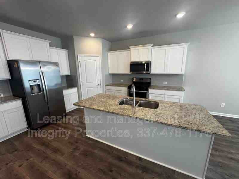 115 Rue Chateau Royal - Photo 3 of 21