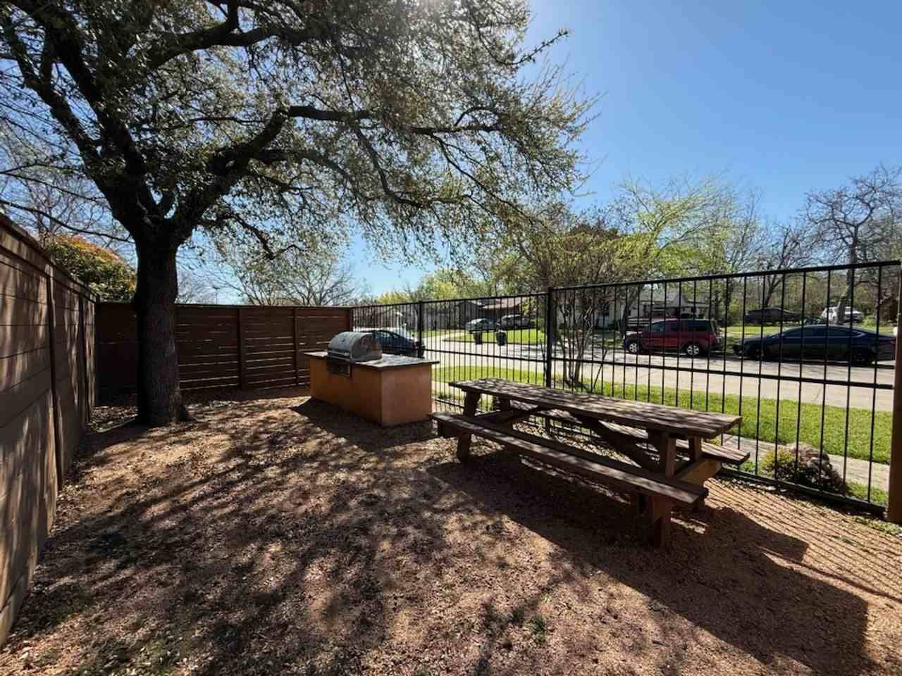 Ridglea Court Apartments - Photo 4 of 7