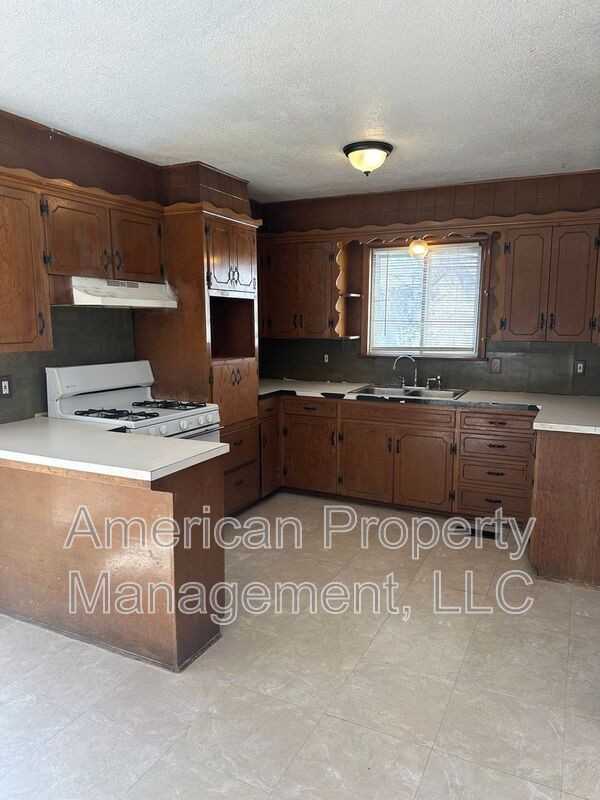 2014 E 49th St N - Photo 6 of 17