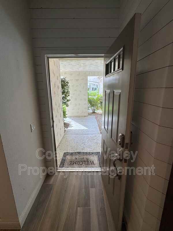 289 Vista Royale Cir W - Photo 2 of 41