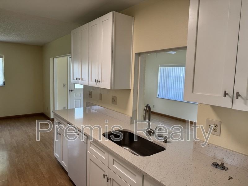 144 Stafford Cir - Photo 3 of 10