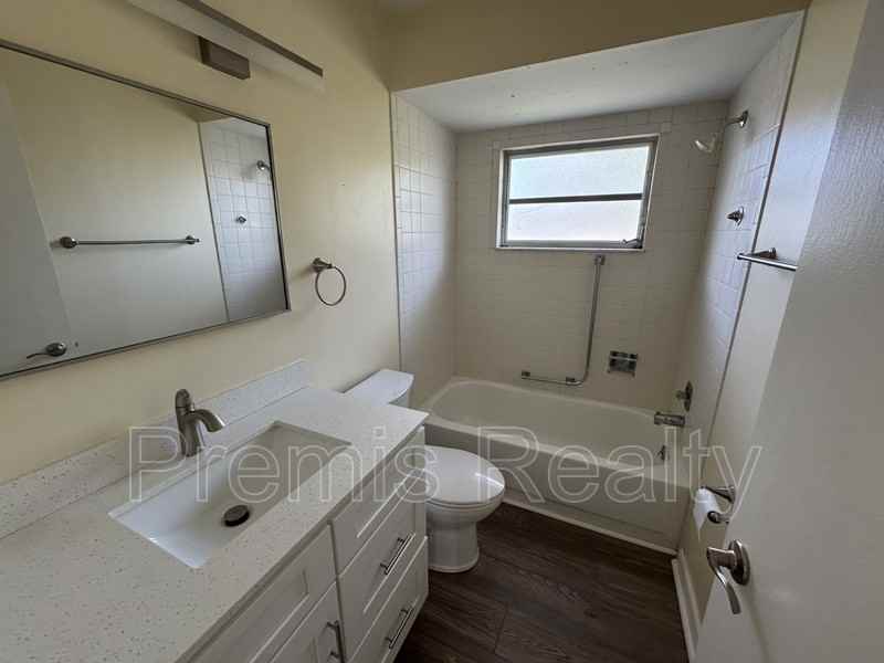 144 Stafford Cir - Photo 6 of 10