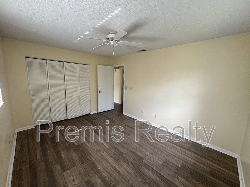 144 Stafford Cir - Photo 7 of 10