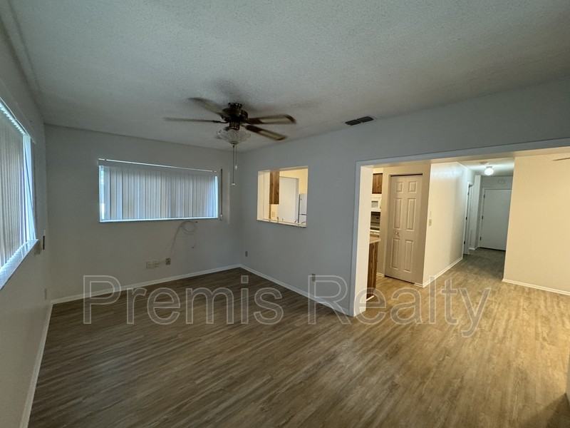 2772 Lomond Dr - Photo 3 of 8