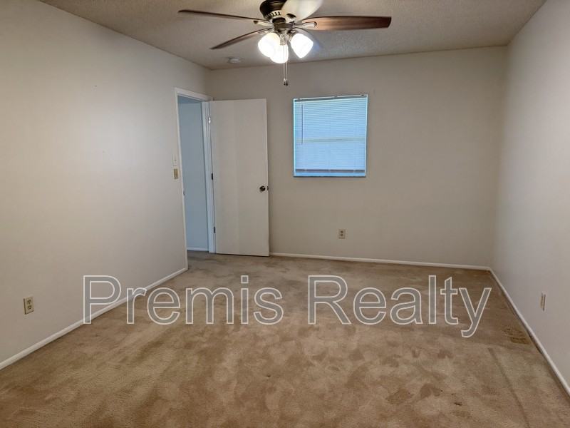 2772 Lomond Dr - Photo 4 of 8