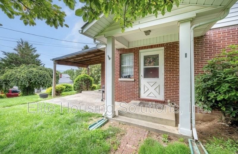 290 W Ridge St - Photo 2 of 37