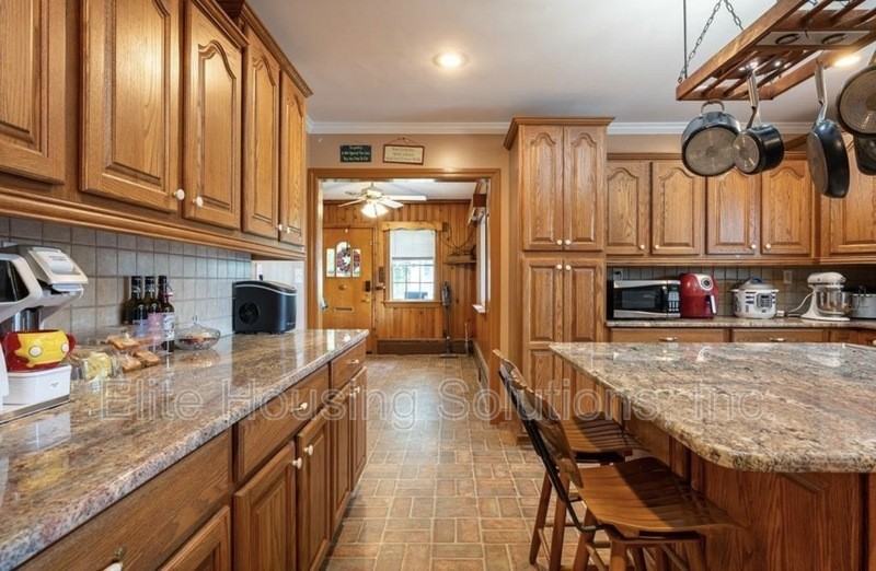 290 W Ridge St - Photo 3 of 37