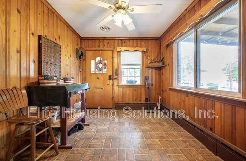 290 W Ridge St - Photo 4 of 37