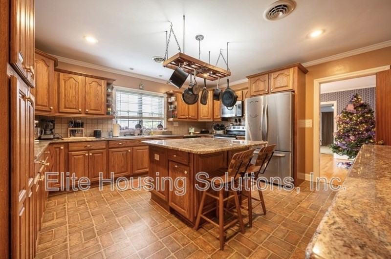 290 W Ridge St - Photo 6 of 37