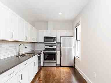 24 Clary St #3R - Photo 2 of 12