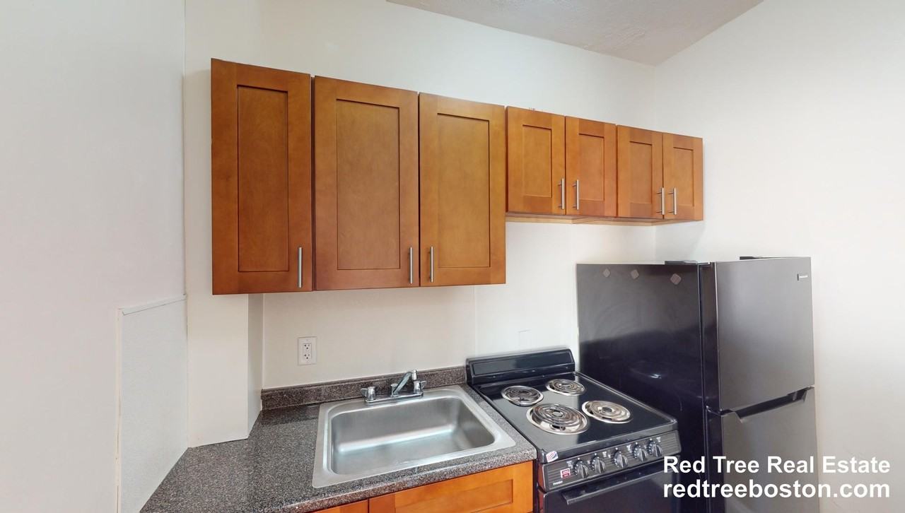 1334 Commonwealth Ave #18 - Photo 3 of 10