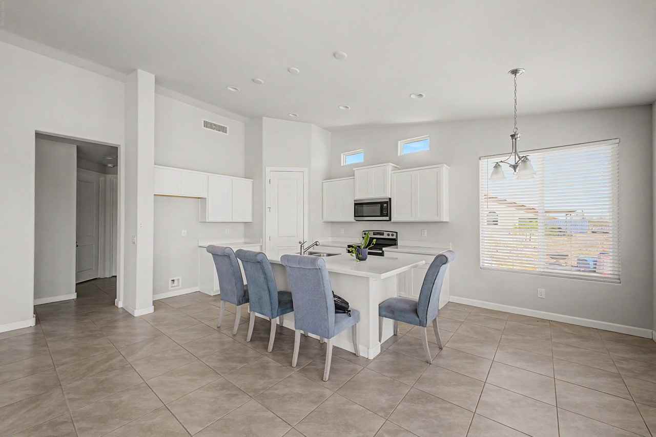 13316 South 190th Avenue - Photo 2 of 8