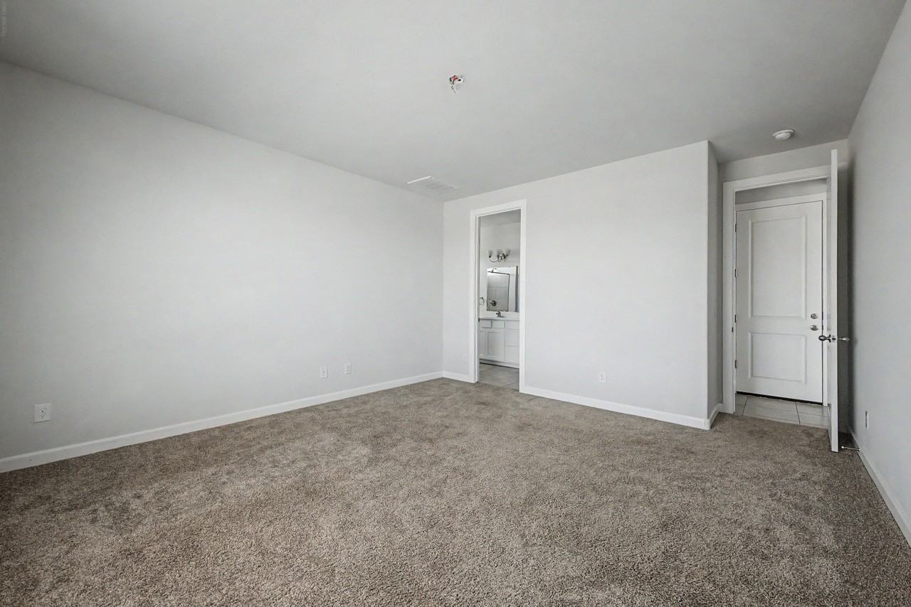 13316 South 190th Avenue - Photo 4 of 8