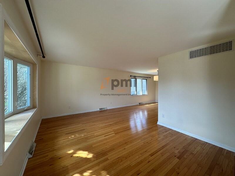 8814 Jefferson Ct - Photo 3 of 30