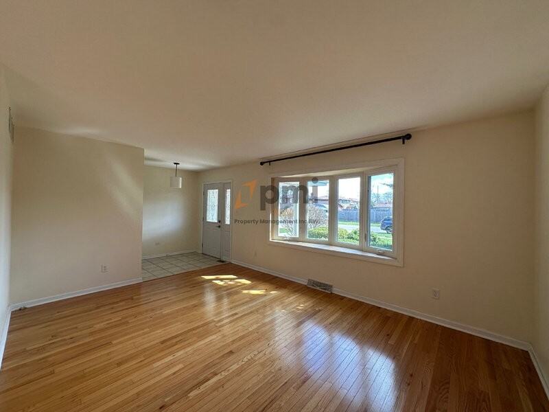 8814 Jefferson Ct - Photo 4 of 30