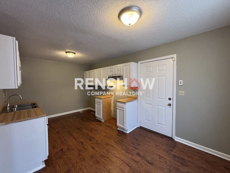 4450 Arnold Cv - Photo 3 of 16