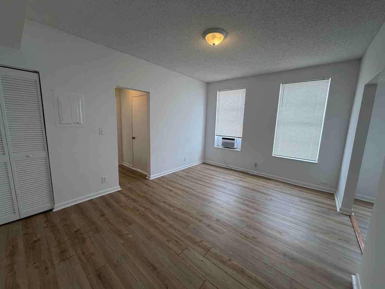 2716 S Dixie Hwy - Photo 3 of 22