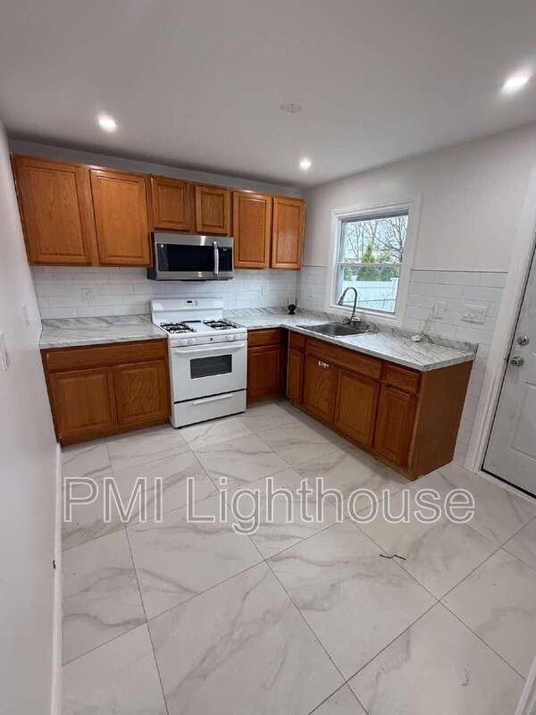 115 8th Ave - Photo 3 of 16