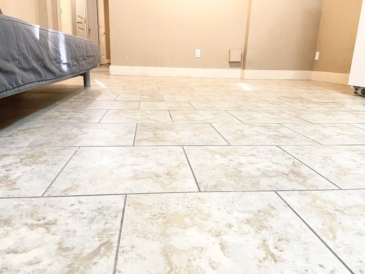 5687 Sussex Avenue - Photo 5 of 11