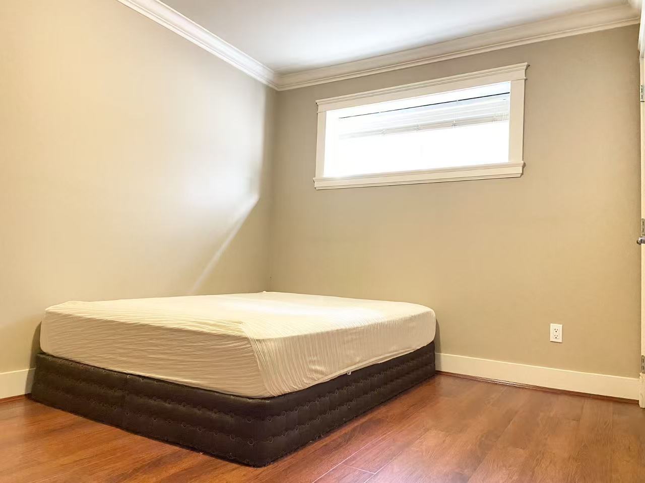 5687 Sussex Avenue - Photo 6 of 11