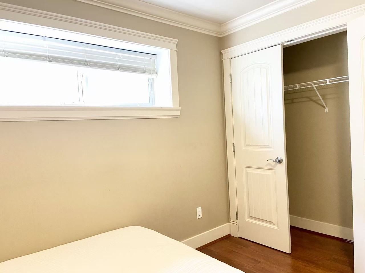 5687 Sussex Avenue - Photo 7 of 11