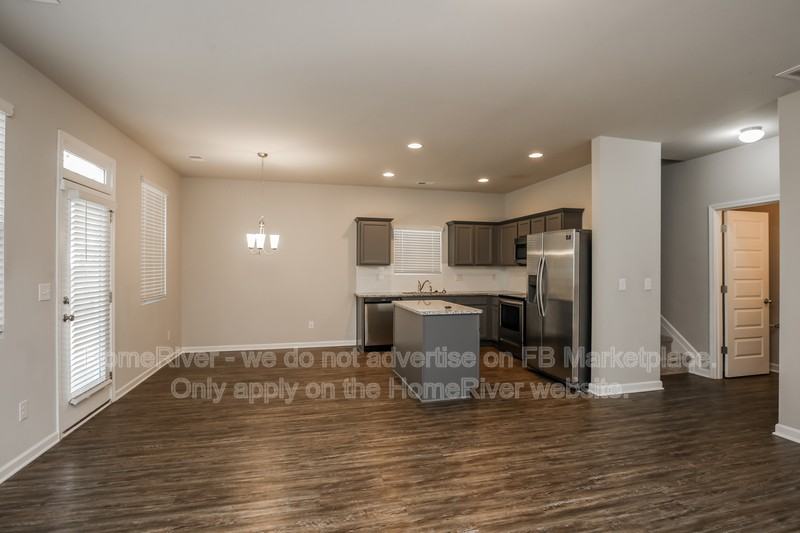 1067 Lear Dr - Photo 3 of 18