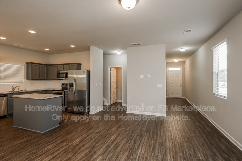 1067 Lear Dr - Photo 4 of 18