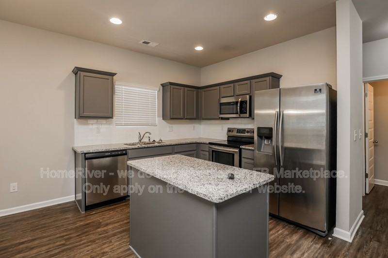 1067 Lear Dr - Photo 5 of 18