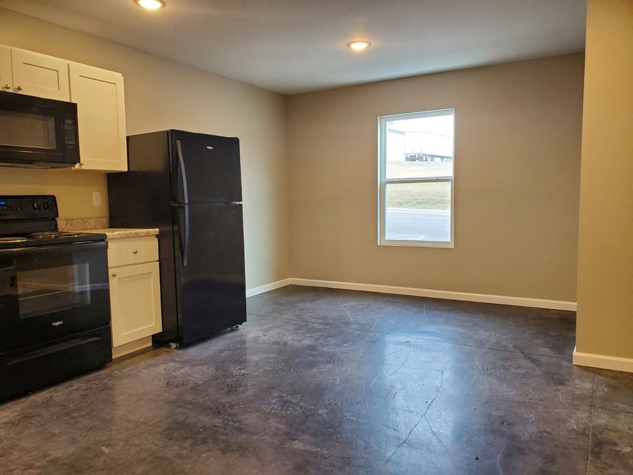 80 80 Presley Ave - Photo 2 of 11