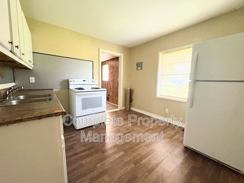 1315 46th Way N - Photo 2 of 6