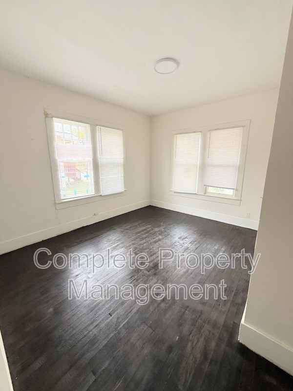 2234 19th St N - Photo 3 of 7