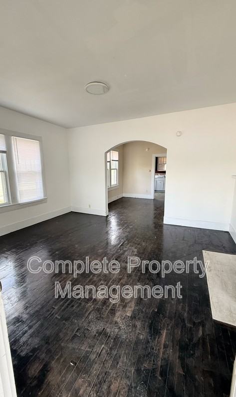 2234 19th St N - Photo 6 of 7