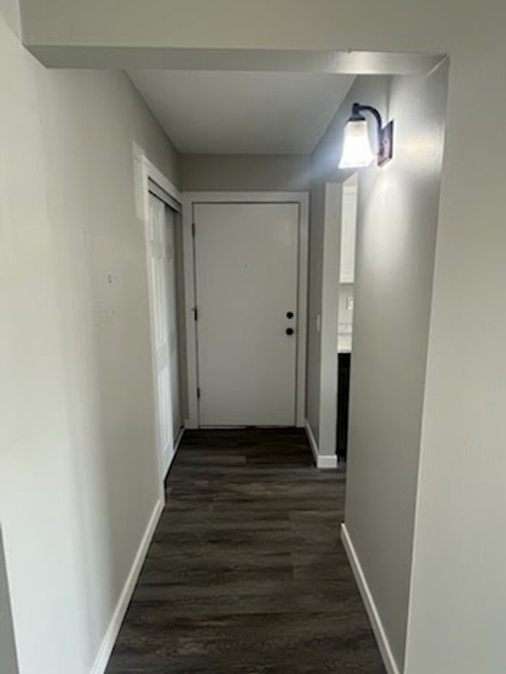 926 Westbrooke Way #8 - Photo 4 of 16