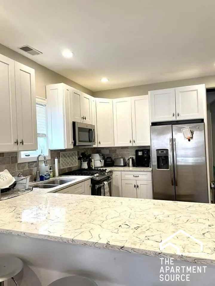 2732 N Wilton Ave #2 - Photo 4 of 19