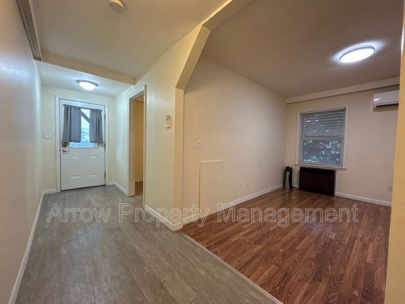 411 7th St - Photo 3 of 8