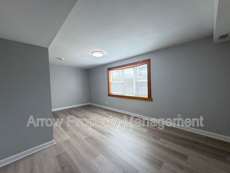 4413 M St - Photo 3 of 13