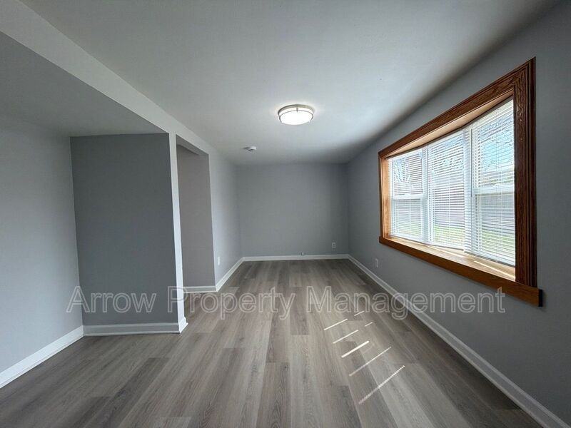 4413 M St - Photo 4 of 13