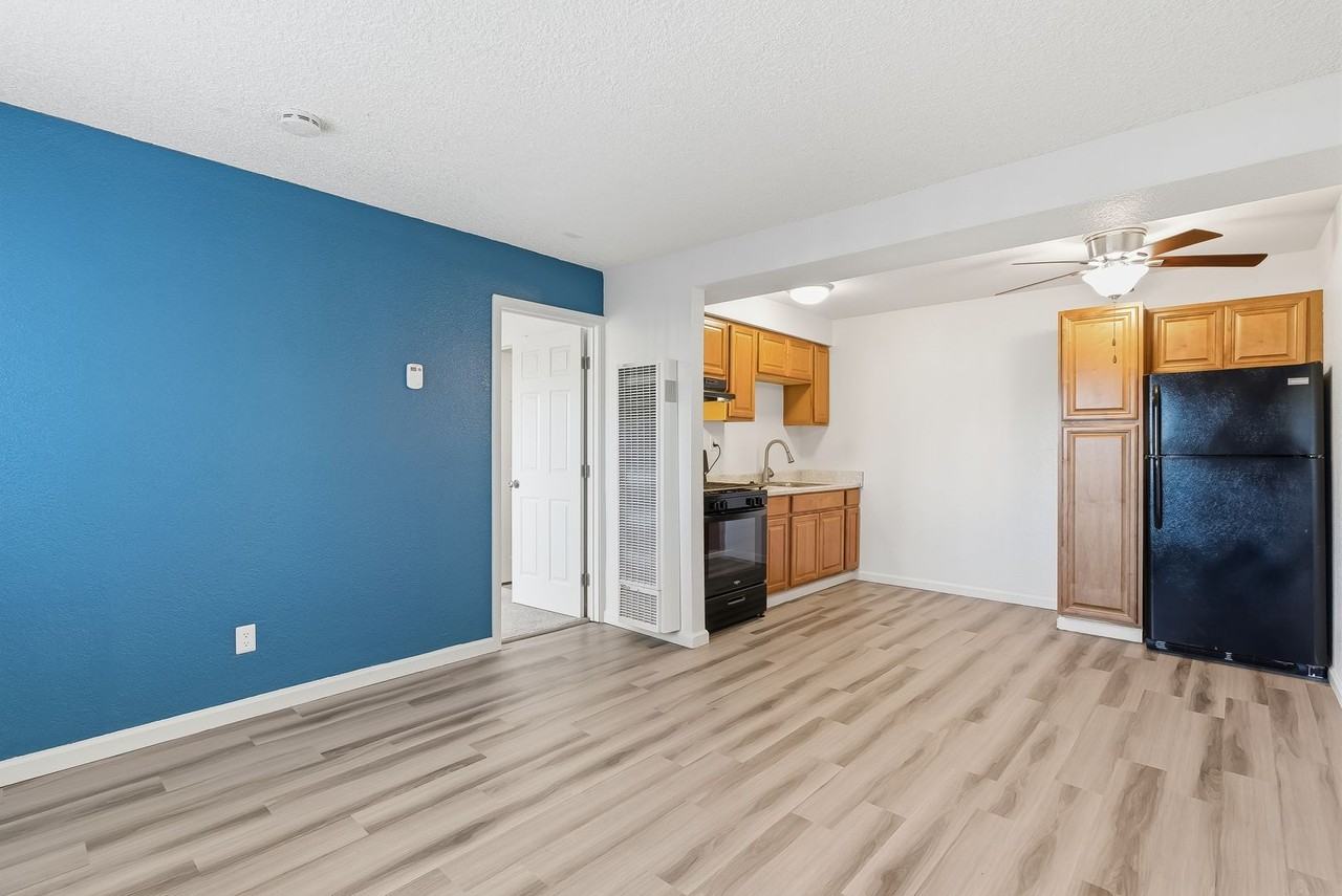 450 - Harbor Breeze - Photo 5 of 27