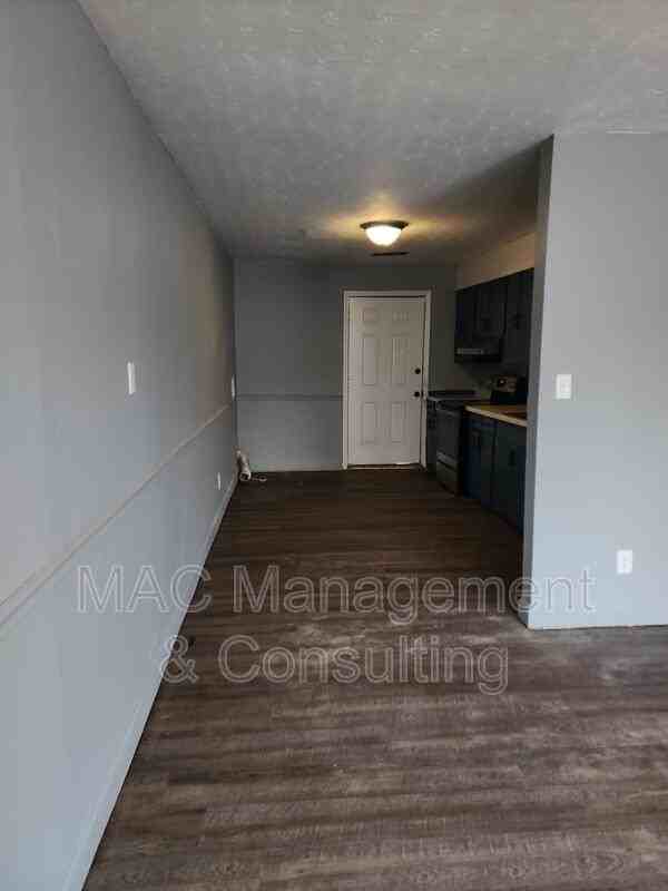 570 W 4th St #1 - Photo 2 of 9