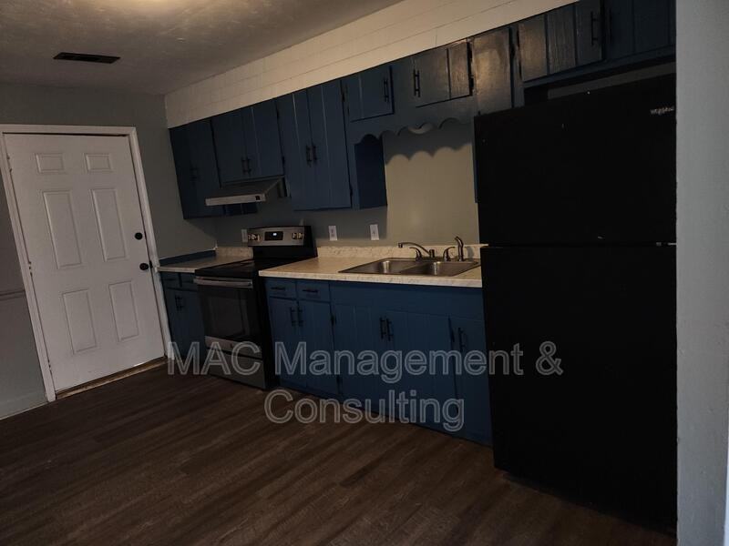 570 W 4th St #1 - Photo 3 of 9