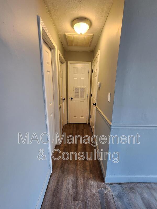 570 W 4th St #1 - Photo 4 of 9