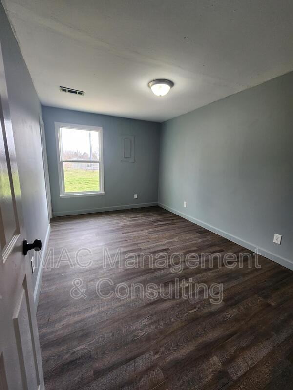 570 W 4th St #1 - Photo 7 of 9