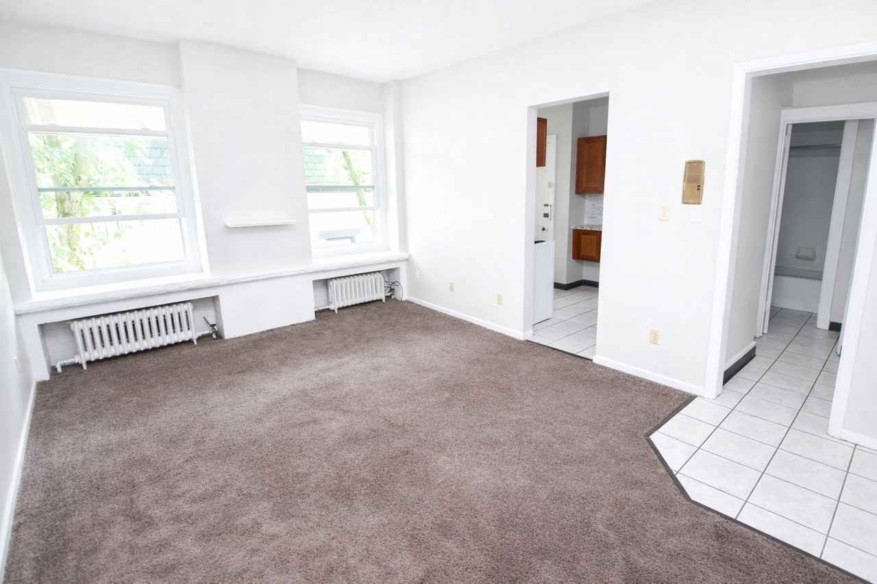 HIGHLAND MANOR APARTMENTS -- 020 - Photo 5 of 24