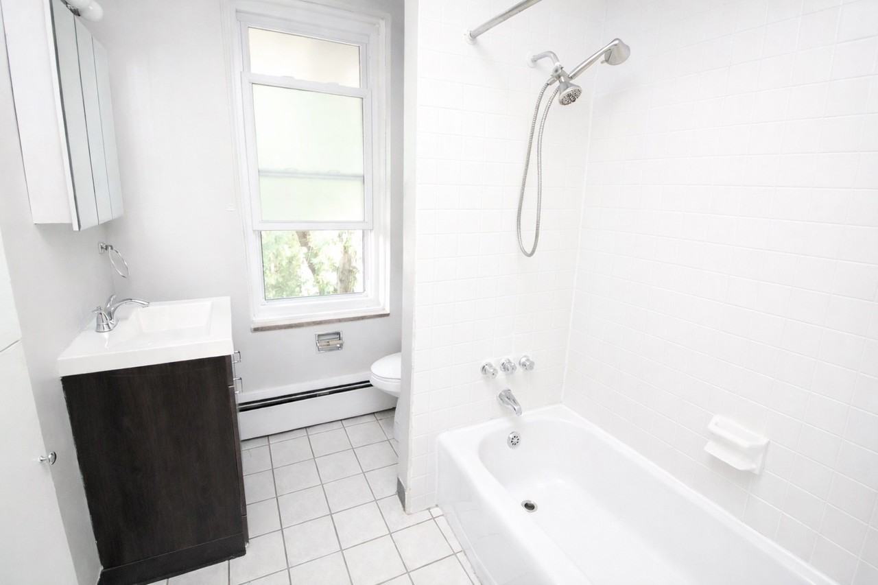 HIGHLAND MANOR APARTMENTS -- 020 - Photo 7 of 24
