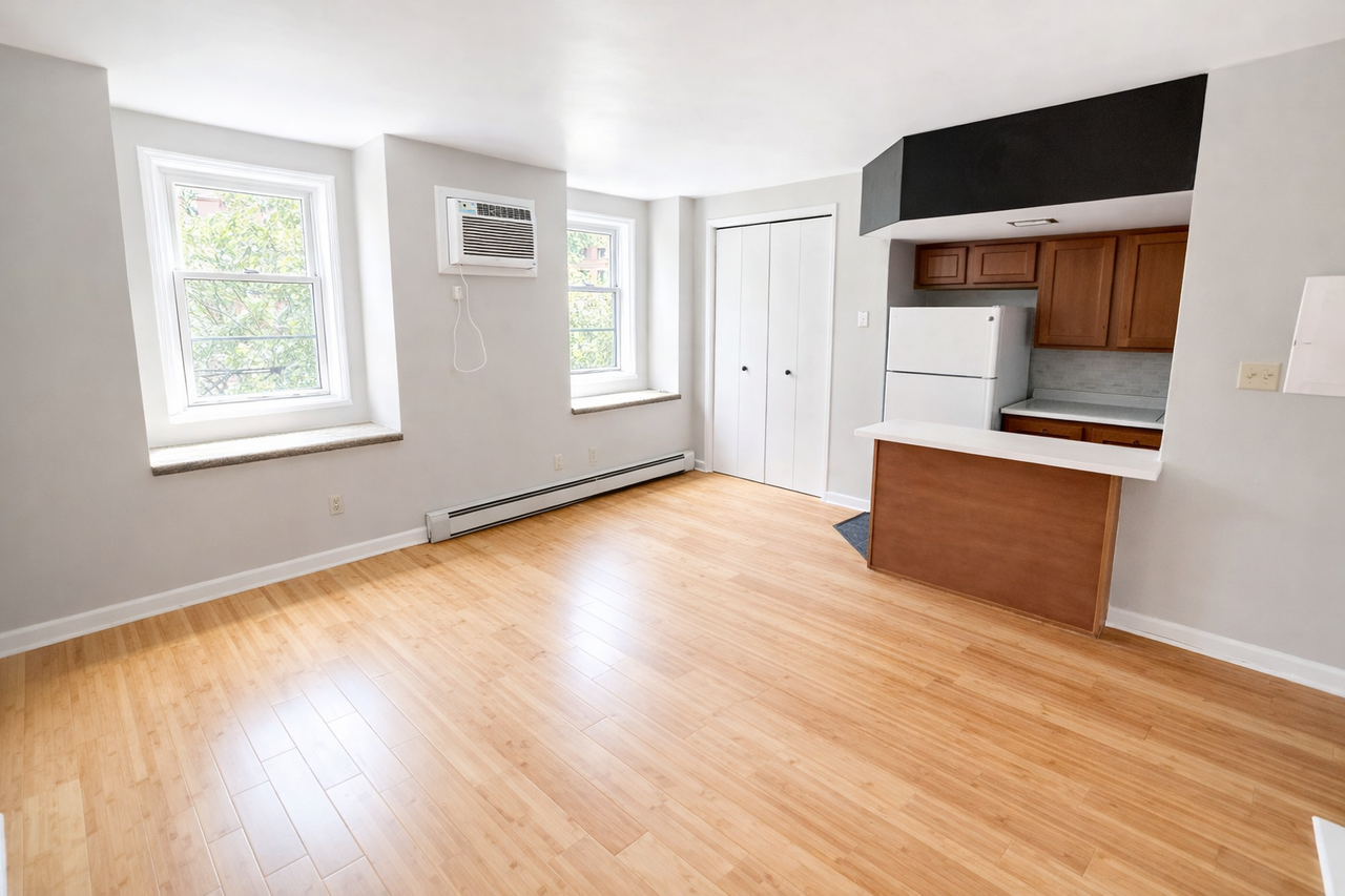 WALNUT ST -- 161 - Photo 2 of 5