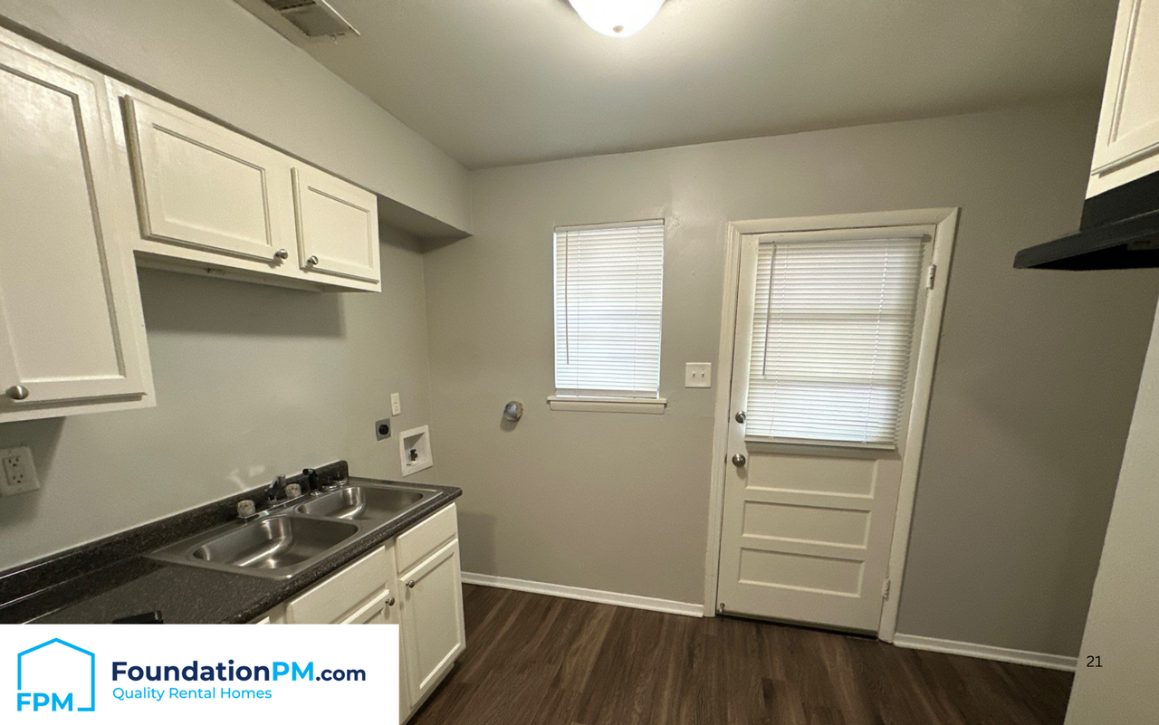 1056 Hudson Street - Photo 5 of 10