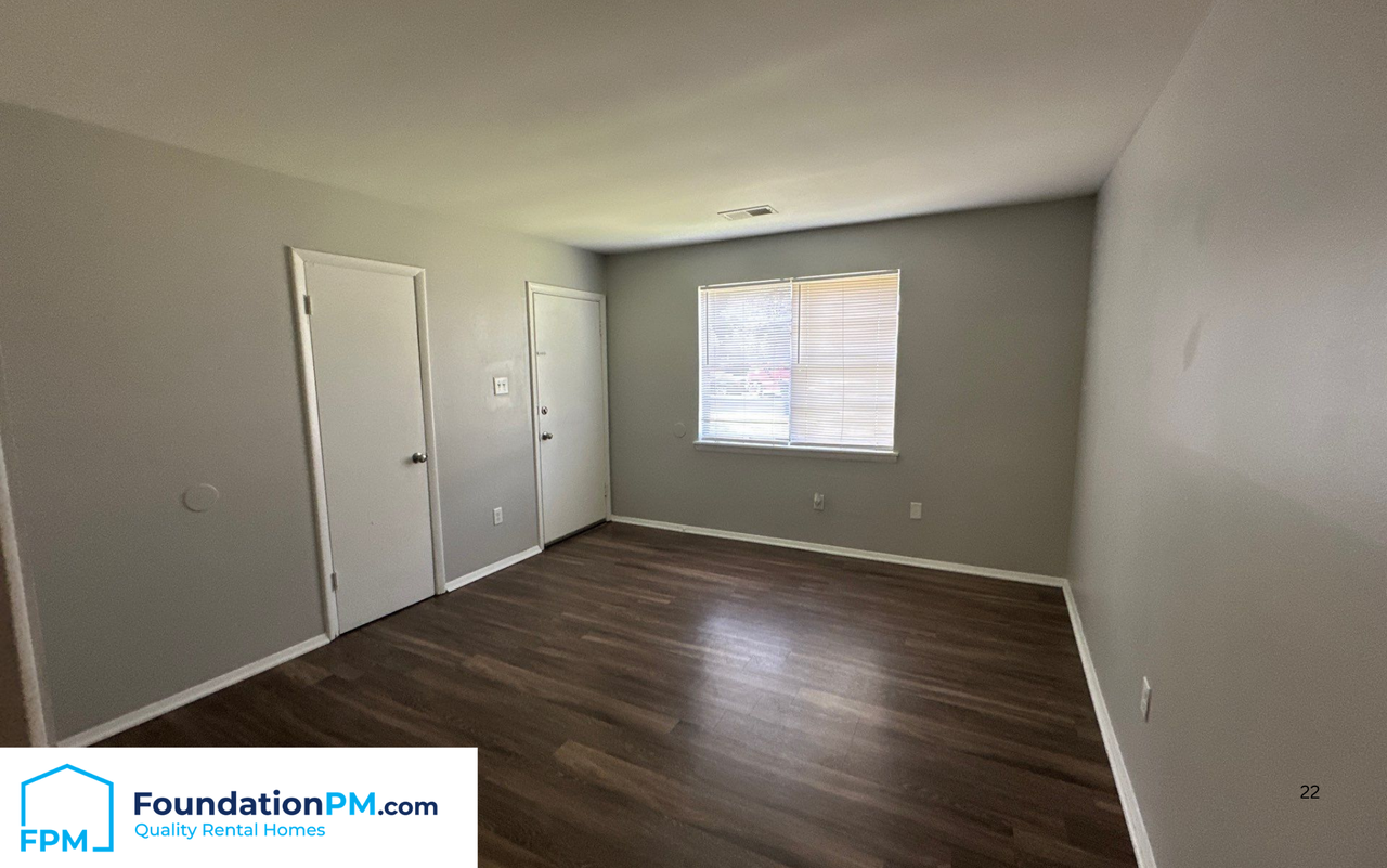 1056 Hudson Street - Photo 7 of 10