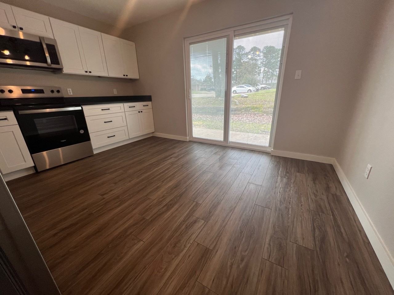 Champion Pl Apts-IMMS - Photo 3 of 12