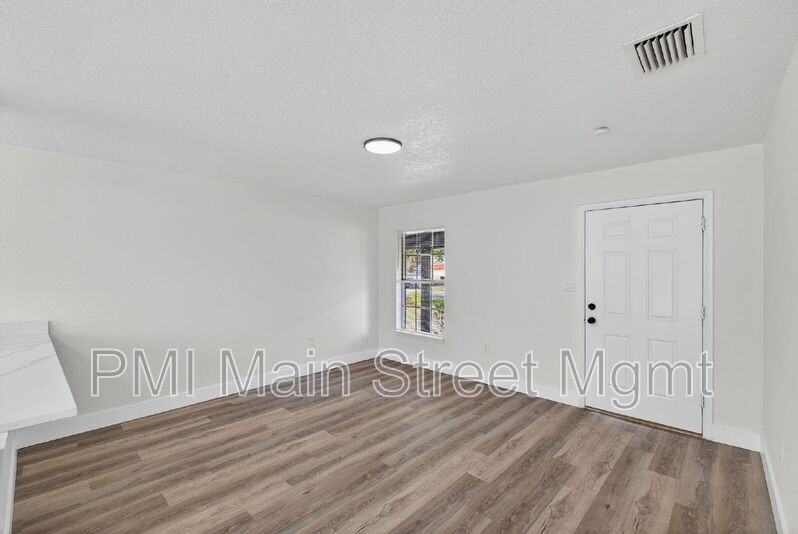 1098 Leeway Ct - Photo 4 of 25