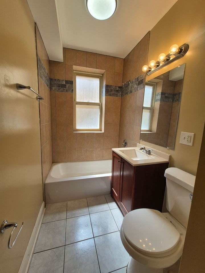 200 N Kenneth - Photo 4 of 27